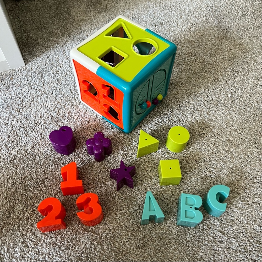 Battat Activity block for baby’s or toddlers